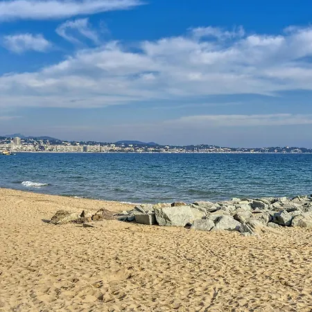Apartment Erdgeschoss Der Du Pebrier Cote D'azur By Interhome